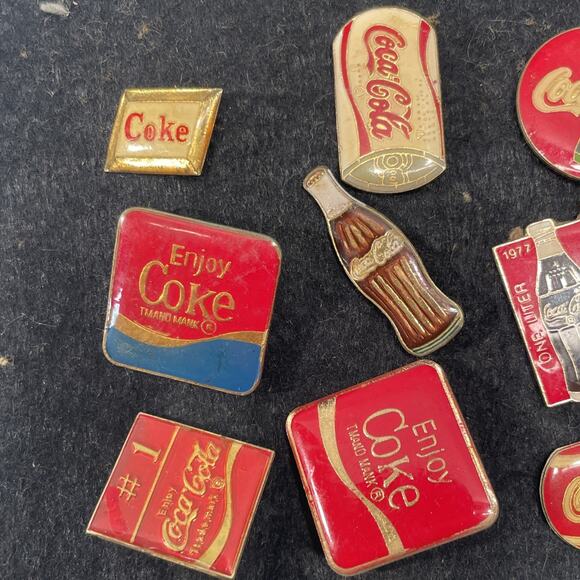 Lot Of 14 Vintage Coca-Cola Buttons Pins - Picture 2 of 6